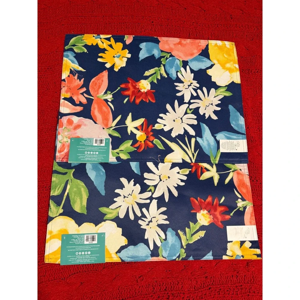 The Pioneer Woman vibrant geometric scalloped